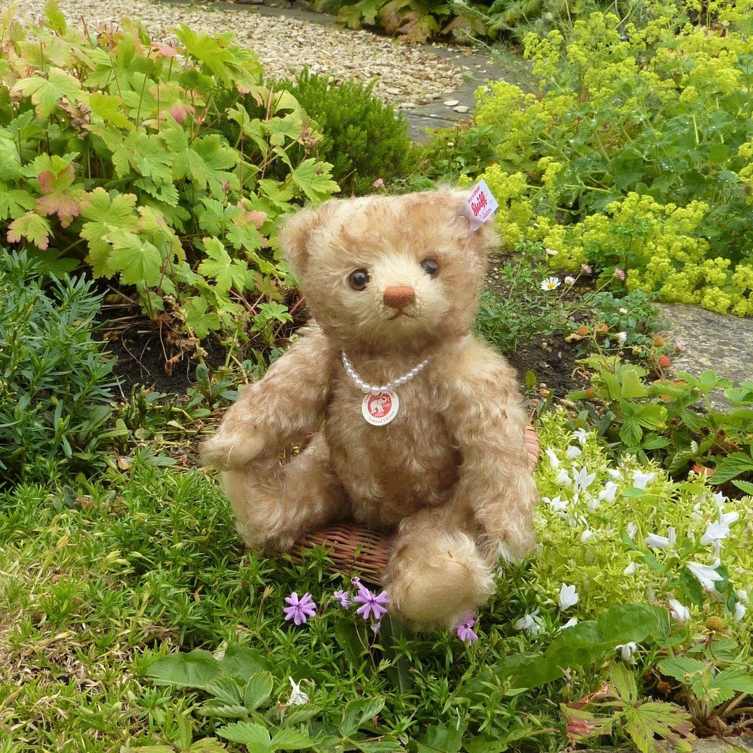 Steiff Happy - exclusive to Teddy Bears of Witney
